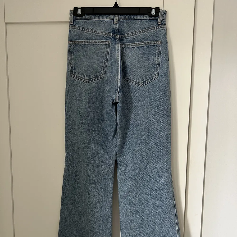 Zara jeans i bra skick, aldrig använda . Jeans & Byxor.