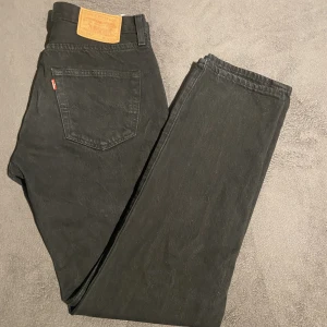 Levi’s 501 Jeans - Säljer nu mina Levi’s jeans i den populära modellen 501. Jeansen är i bra skick 7,5/10, en flaw nere vid fotändan. Storlek är W30, L32 och sitter väldigt snyggt. Hör av dig om du är intresserad eller har någon fråga