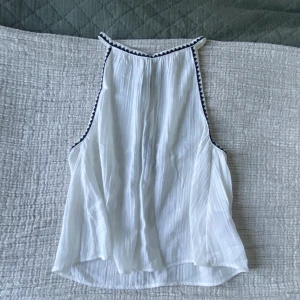 Blus - Använd fåtal gånger men i mycket bra skick! 