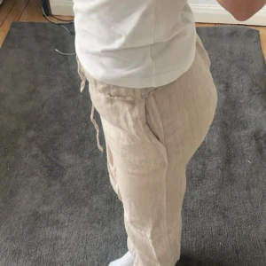Linne byxor  - Säljer mina super fina Linne byxor från Chelsea! Säljer dom pågrund av att dom inte kommer till användning💓 inte använt ofta så ser ut som nya 