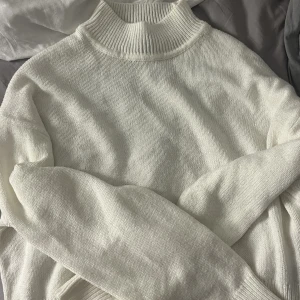 Stickade tröjor - Jätte sköna stickade tröjor ifrån h&m, säljer båda tillsammans för 70kr💓