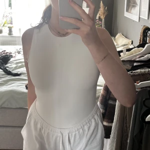 Zara body - Superfin zara body med öppen rygg. Aldrig använd!  Skriv vid fler bilder eller intresse!🫶🏻