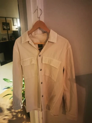 Zara jeans jacka beige storlek s - Bra skick andvänd 5 gånger  