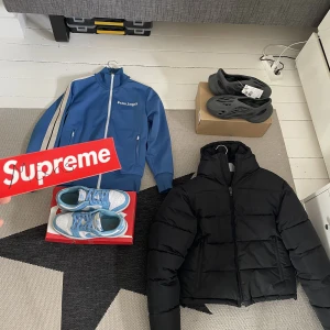 Wts - Tja  Palm angels track suit top  Storlek S Skick 9/10  Pris 2200kr 