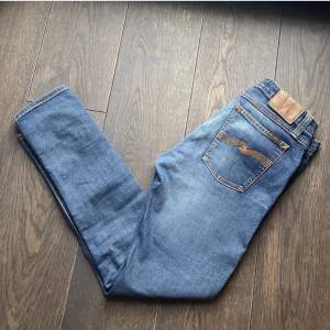 Nudie Jeans co jeans! Skick 9,5/10 nästintill nyskick | Modell ”Skinny Lin”, slim passform | Nypris 1600kr | Svarar gärna på era frågor och funderingar!