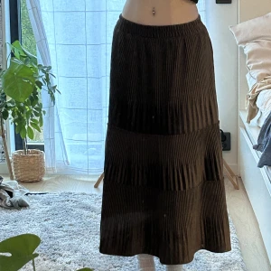 LÅNGKJOL - Aldrig använd! Materialet är typ sammet så den är väldigt mjuk och varm - perfekt i vinter⛄️