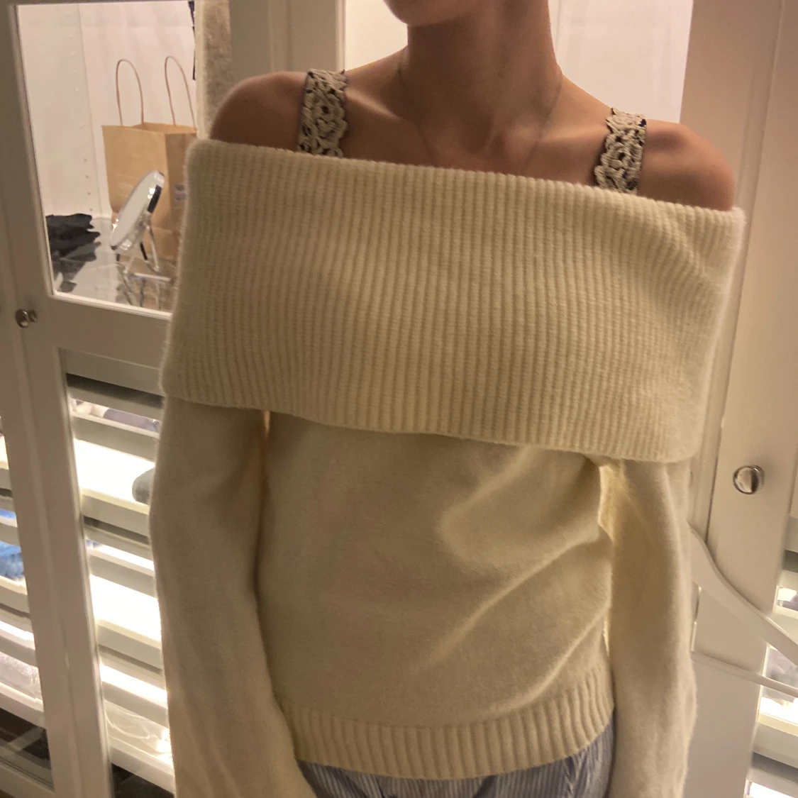 Off shoulder tröja