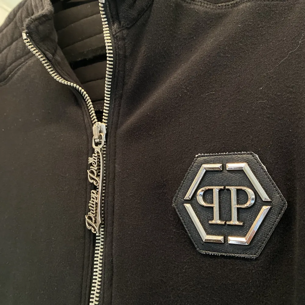 As fet äkta Philipp Plein full jacket skick 8,5/10.  . Jackor.