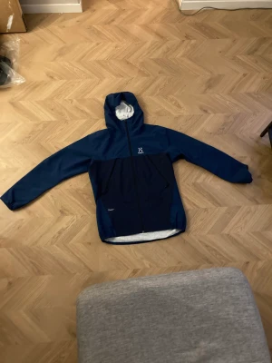 Haglöfs jacka  - Tjena, säljer min Haglöfs jacka. Jackan är använd en gång och Det finns inga skador på jackan. Pris kan diskuteras 