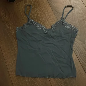 Blått nattlinne - Typ linne lite genomskinlig 