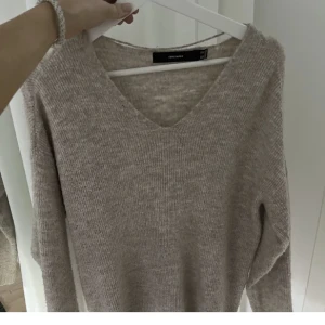 Tröja - Jätte fin stickad tröja från vero Moda, använd några få gånger och är i nyskick 