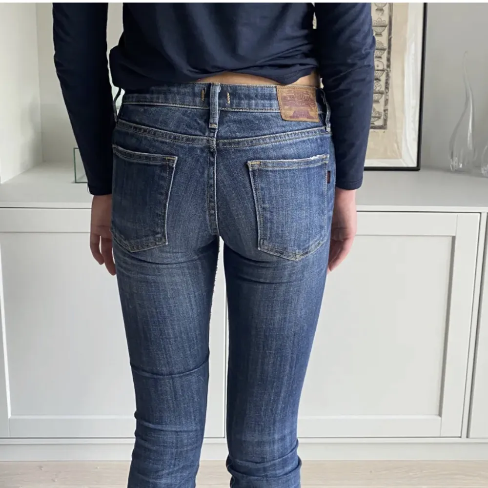 Säljer dessa as snygga jeans från crocker då de tyvärr blivit för små. Midjettmått 68 och innerbenslängd 85. De är i mycket bra skick, perfekt till hösten. Hör av er vid frågor! . Jeans & Byxor.