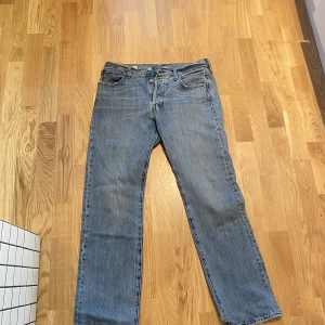Levis 501 - Ljusblå Levis 501. Bra skicka. Storlek 30-30 Fråga för fler bilder