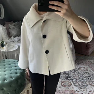 Kappa - Kappa med trekvartsärm, storlek 40 men sitter bra på mig som är 36 också💓