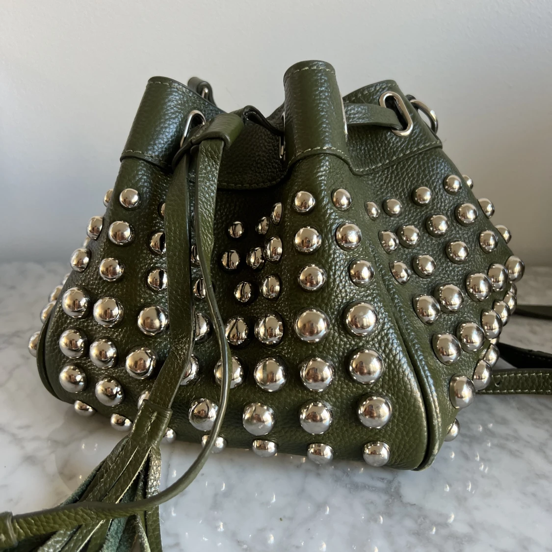 Väska med nitar - 90
