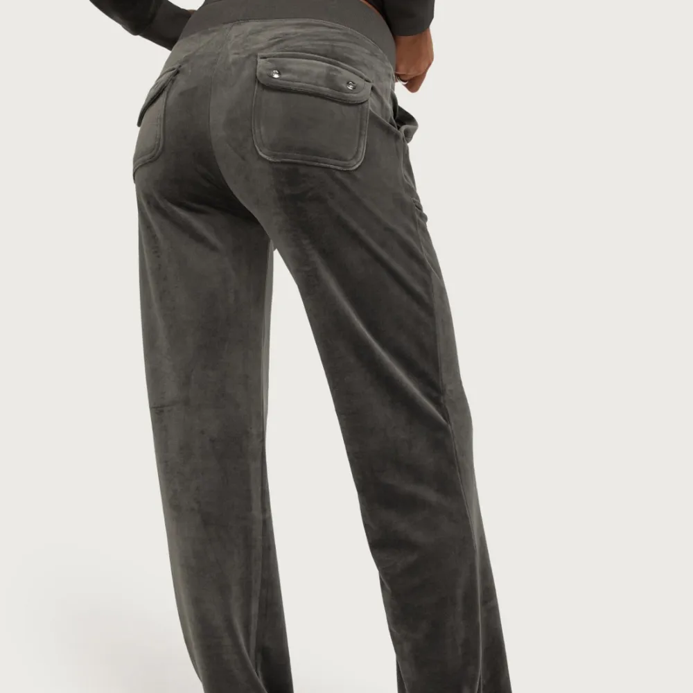 Tyvärr kommer inte dessa byxor till användning längre, knappt använda🤭🩷🩷. Jeans & Byxor.