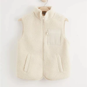 Teddyväst från Lindex! - Använd men i fint skick! Storlek 164 men sitter som xs!💗