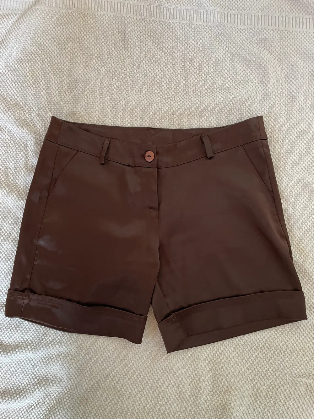 Bruna vintage shorts ! Aldrig använda, lågmidjad <33 . Shorts.