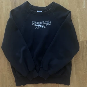 Sweatshirt från Reebok - Storlek M