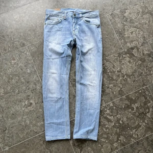 Dondup jeans - Säljer dessa dondup jeans!  Storlek 32 Skick 9/10, väldigt bra skick Pris 500kr