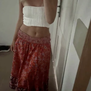 Lång kjol❤️ - Lång kjol som jag köpt utomlands🥰 Använt ungefär 2-3 ggr 💗