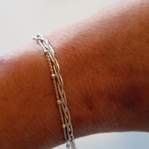 Armband 925silver  - Armband 925silver från Safira i två rader Nyskick dvs oanvänt Pris 200kr 17,5cm med förlängning 2cm 