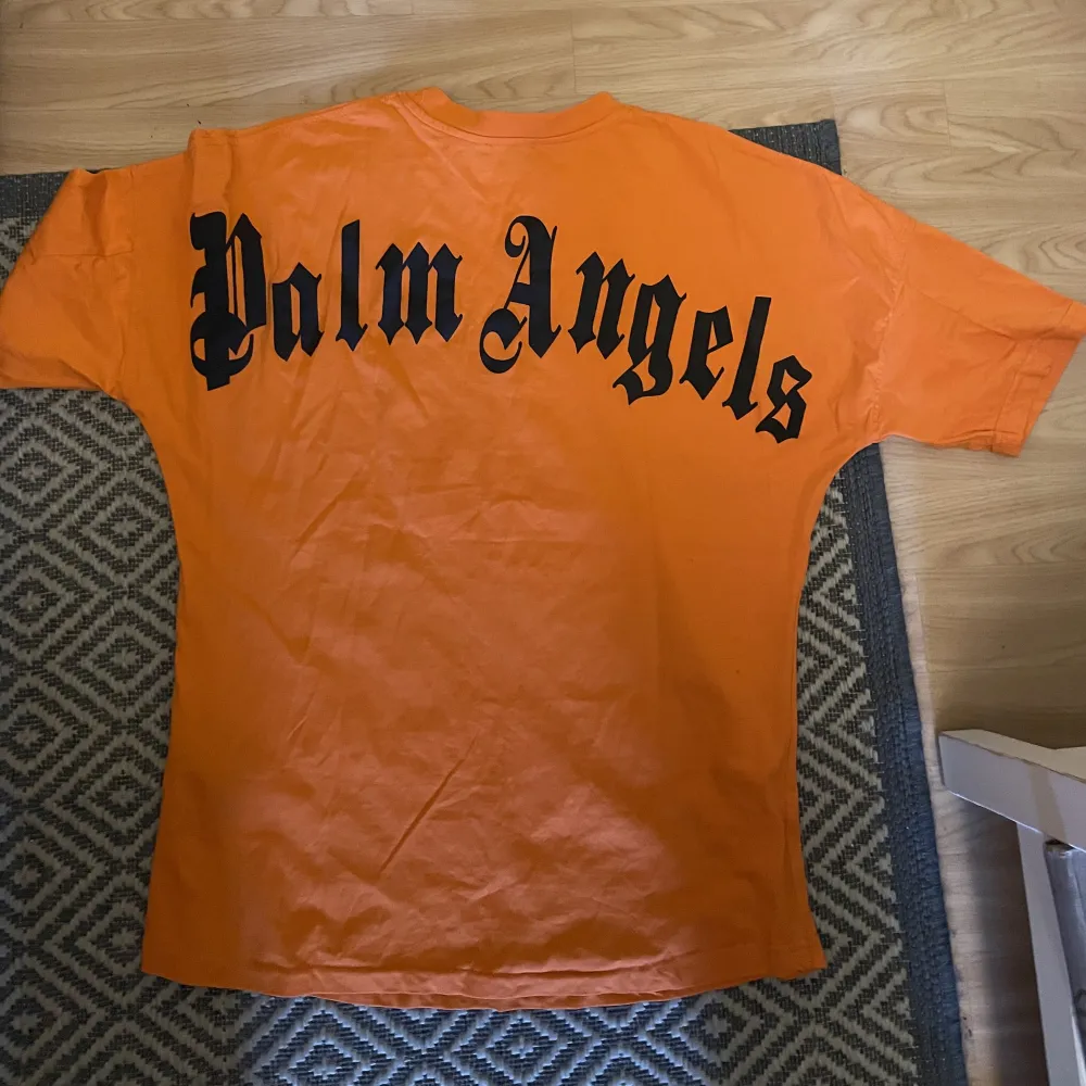 Palm angels tröja osäker om autenticitet. T-shirts.