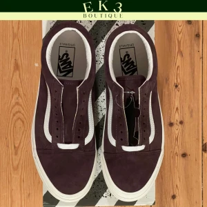 Vans *NYA* Vinröda LX - Helt nya, aldrig använda eller testade.  Vans lyxigare modell med bättre material och kvalité Storlek 41  (26.5cm) I färgen ”Suede Wine” Pris i butik: 1100kr, Kvitto finns    Ifall du är intresserad av att köpa all Vans tillsammans så kan det göras för 2k