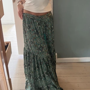 Långkjol  - Jättefin långkjol! 