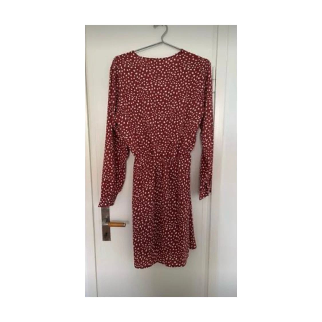 HELT NYTT!!! Skön kvalitet & prickiga klänning - storlek 40 - 91