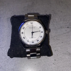 Klocka  - Den är vattentät och rostfri för mer bilder skriv till mig