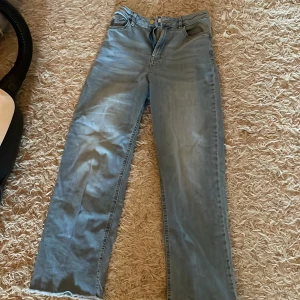 Lindex jeans - Säljer jeans från lindex storlek 164 (passar xs o xxs o till o me S). Säljer pga inte min stil. Utöver det är de sååå snygga!