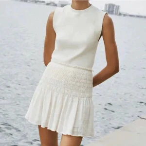 Kjol - Vit kjol från zara, slutsåld❤️