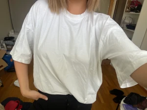 T-shirt från Missguided - Oversized tshirt som knappt är använd!