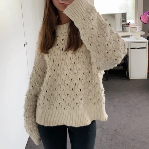 Tröja - Säljer denna tröjan från zara. Den är i superbra skick. Nypris 400kr