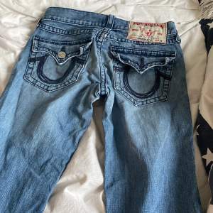Säljer även ett till par true religion jeans som är förstora för mig💕