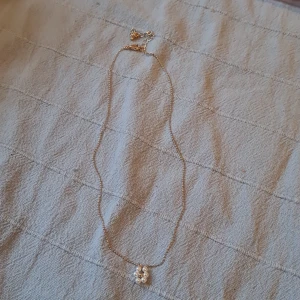 Ett väldigt finnt halsband om du gillar smycken kom till vår hemsida och köp bra sker för biligt pris - Bra saker för biligt pris