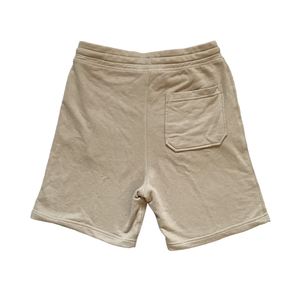 Ett par beiga mjukis shorts från lager 157, köpta på manavdelningen men har själv som tjej använt den, jätteskönt material! Dock bara använt cirka 2 gånger, som ny 😍 . Shorts.
