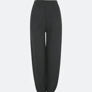 mjukisbyxor - säljer dessa joggers då de är för korta för mina ben. köpta för 399 och har inte använts då de är för korta.