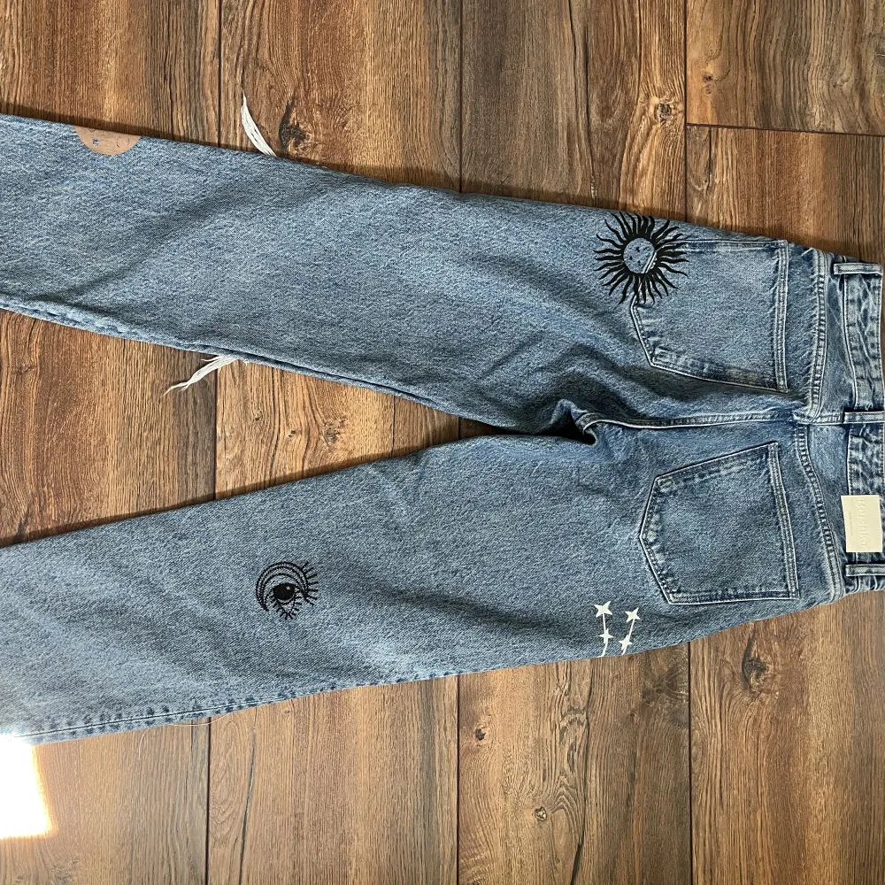 Ett par jeans från Berskha i storlek 36. Jeans & Byxor.