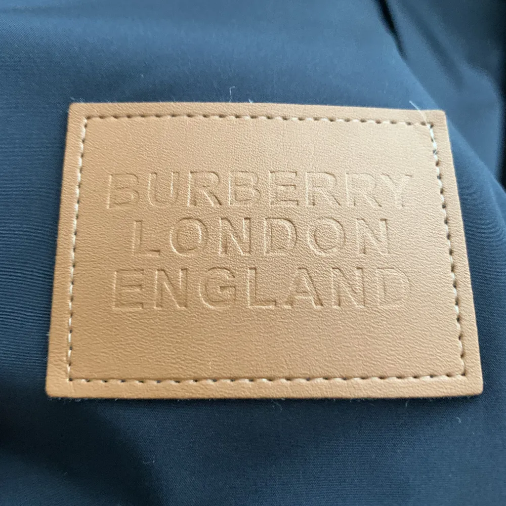 Burberry Jacket Size L but it fits for size M users  Selling it because I bought a new jacket. Unused. Jackor.