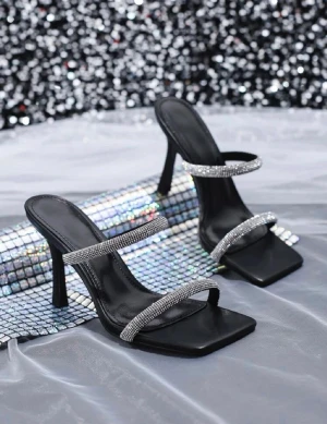 Klackar - Super snygga klackar säljer endast då de var lite små för mig. Aldrig använda, bara testade. Super snygga till bal och student💞 Perfekt klackhöjd: 8.7cm 