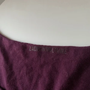 Zadig topp - Säljer den här super snygga Zadig Voltaire toppen med en blixt på ryggen som är köpt från arkivet. Endast använd 1-2 gånger. Pris kan diskuteras 