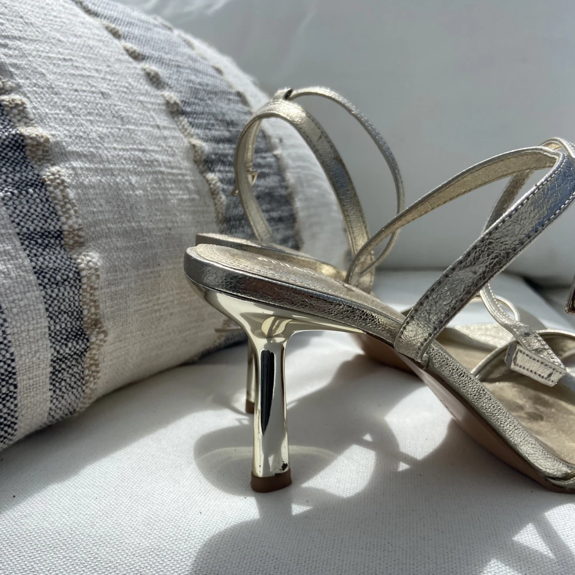 Guldiga klackskor - 91