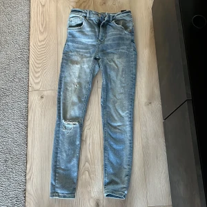 Jeans storlek S - Sparsamt använda jeans i storlek S