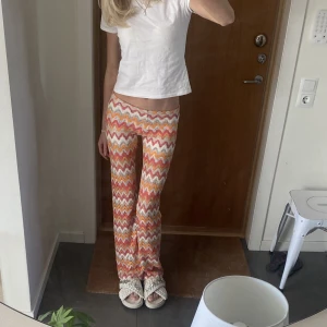 Bootcut byxor  - Världens snyggaste missonimönstrade och lågmidjade byxor, jag är 175 och de är lagom långa på mig💕