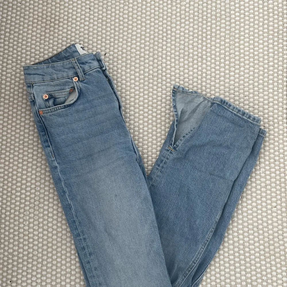 Så snygga Jeans från Lager 157.   Modell: Split   Säljes pga: för liten . Jeans & Byxor.