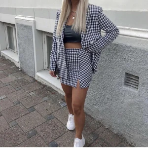 Kostym set nakd  - - fint rutigt kostym sett Men matchade miniskirt - köpt på Plick!