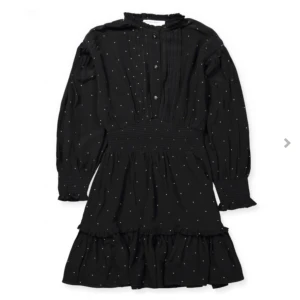 Svart klänning  - Jag säljer denna super fina klänningen från Designer Remix, i storlek 14 men passar även mig som har xs/s. Köparen står för frakten och pris kan diskuteras :)