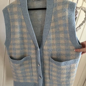 Väst  - Superfin väst ifrån zara i härliga färger 